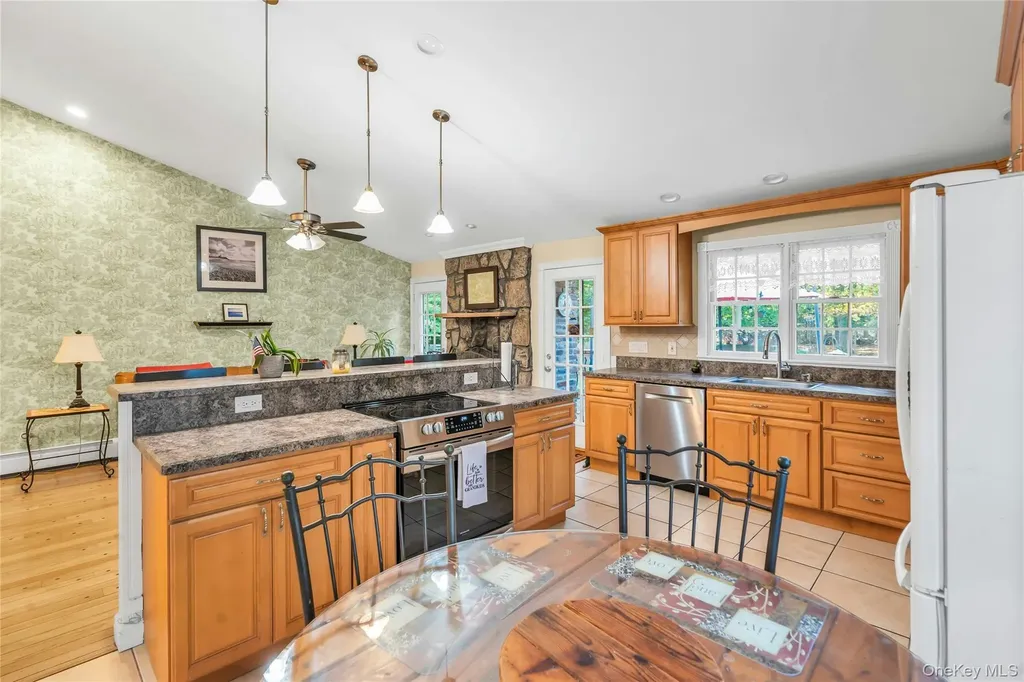 72 Mount Pleasant Road Smithtown NY 11787