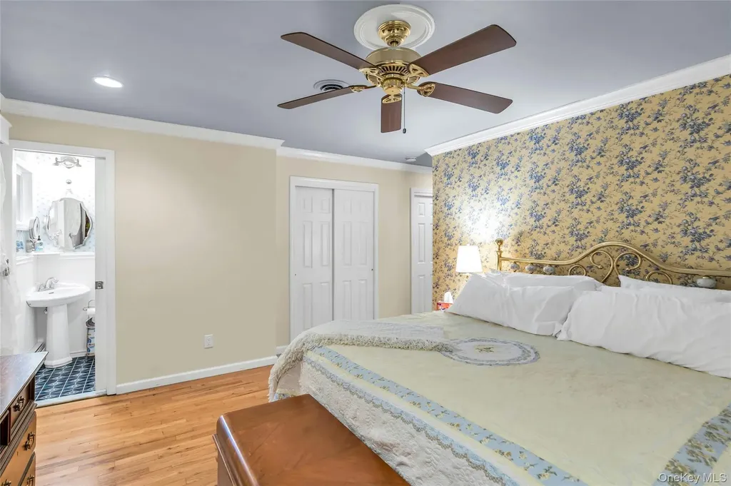 72 Mount Pleasant Road Smithtown NY 11787