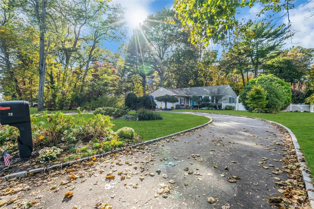 72 Mount Pleasant Road Smithtown NY 11787