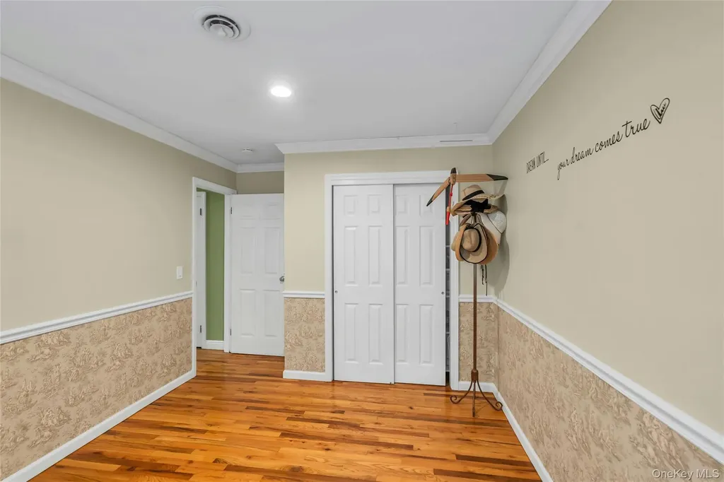 72 Mount Pleasant Road Smithtown NY 11787