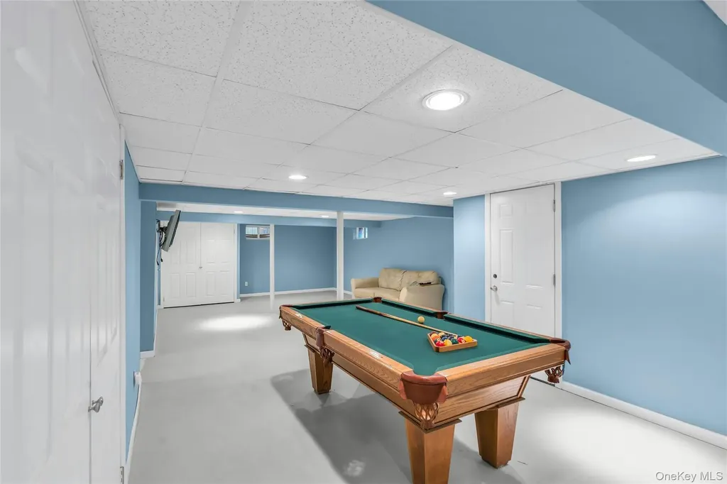 72 Mount Pleasant Road Smithtown NY 11787