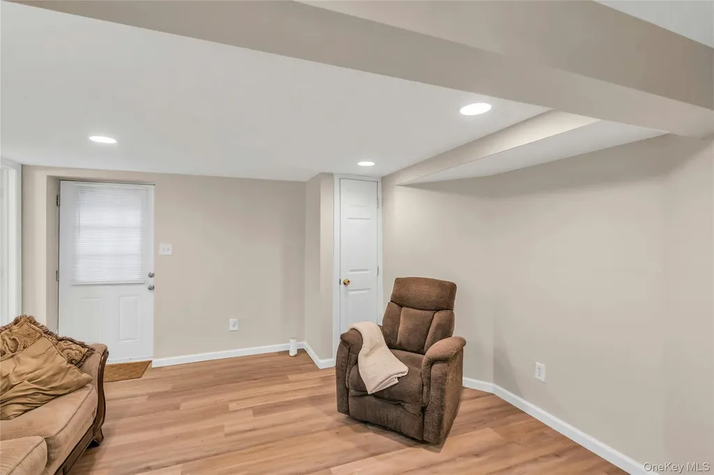 72 Mount Pleasant Road Smithtown NY 11787