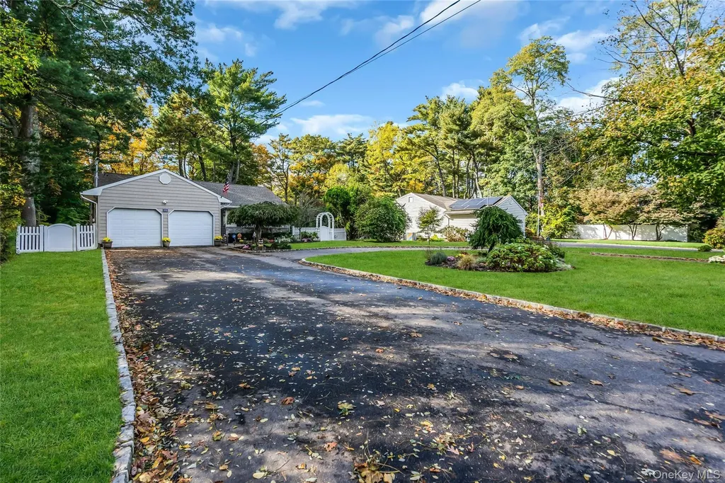 72 Mount Pleasant Road Smithtown NY 11787