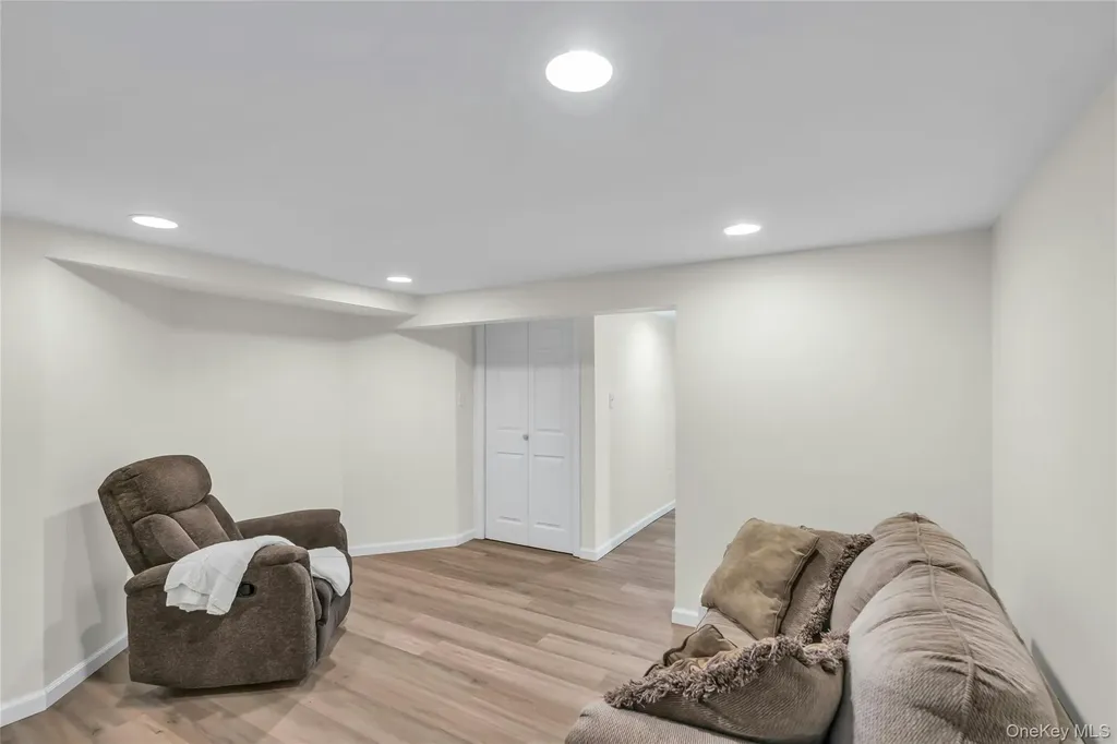 72 Mount Pleasant Road Smithtown NY 11787