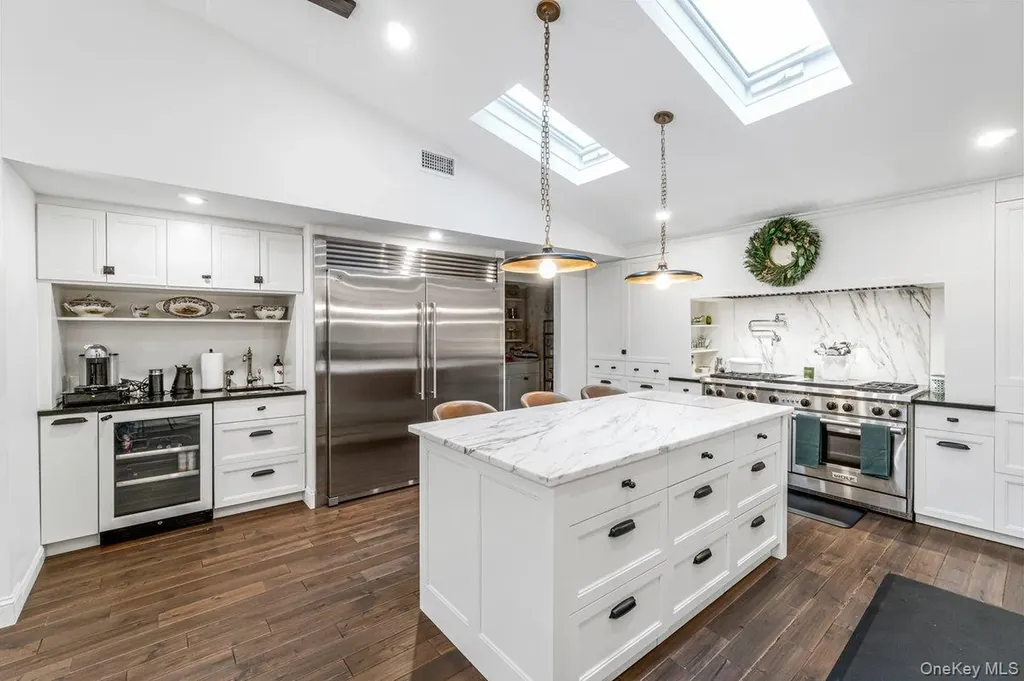 32 Rustic Gate Lane Dix Hills NY 11746