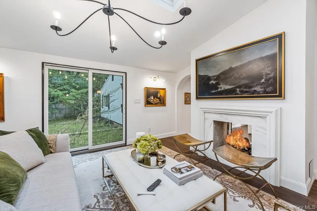 32 Rustic Gate Lane Dix Hills NY 11746