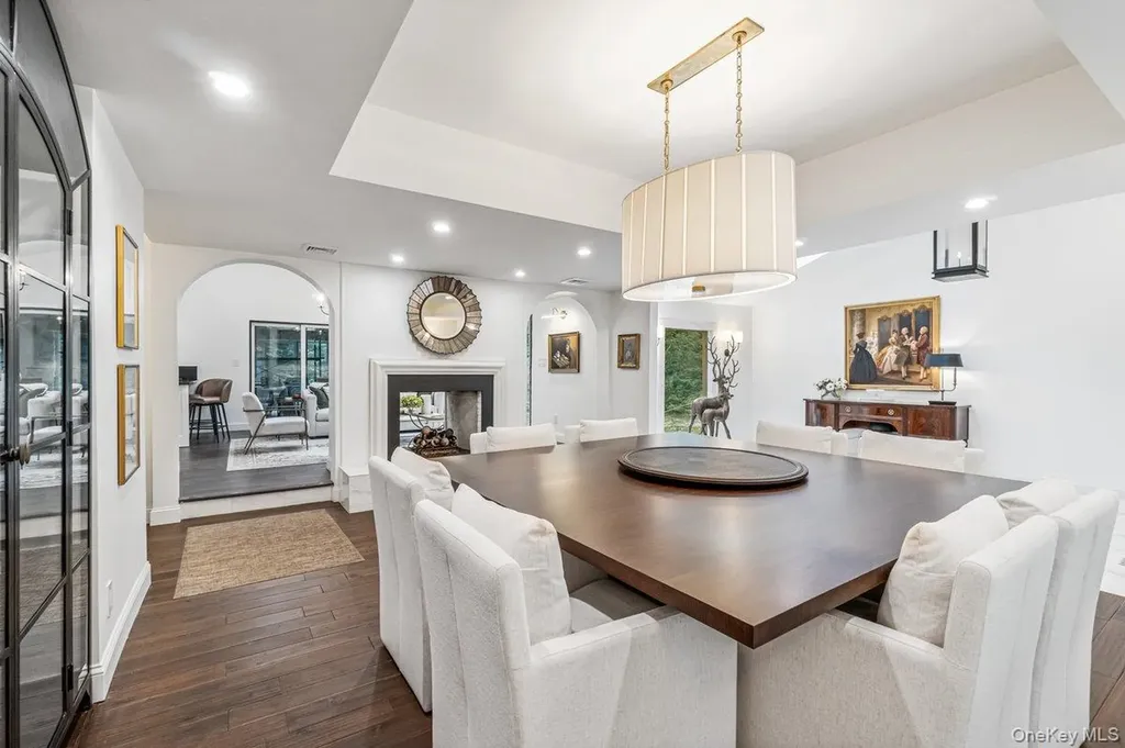 32 Rustic Gate Lane Dix Hills NY 11746