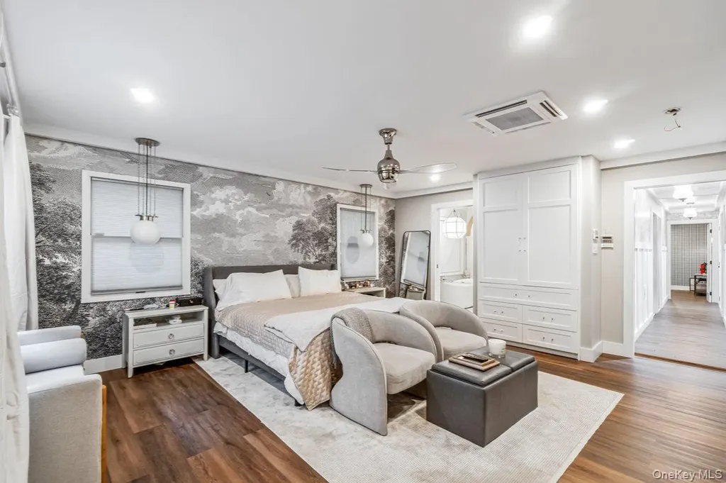 32 Rustic Gate Lane Dix Hills NY 11746
