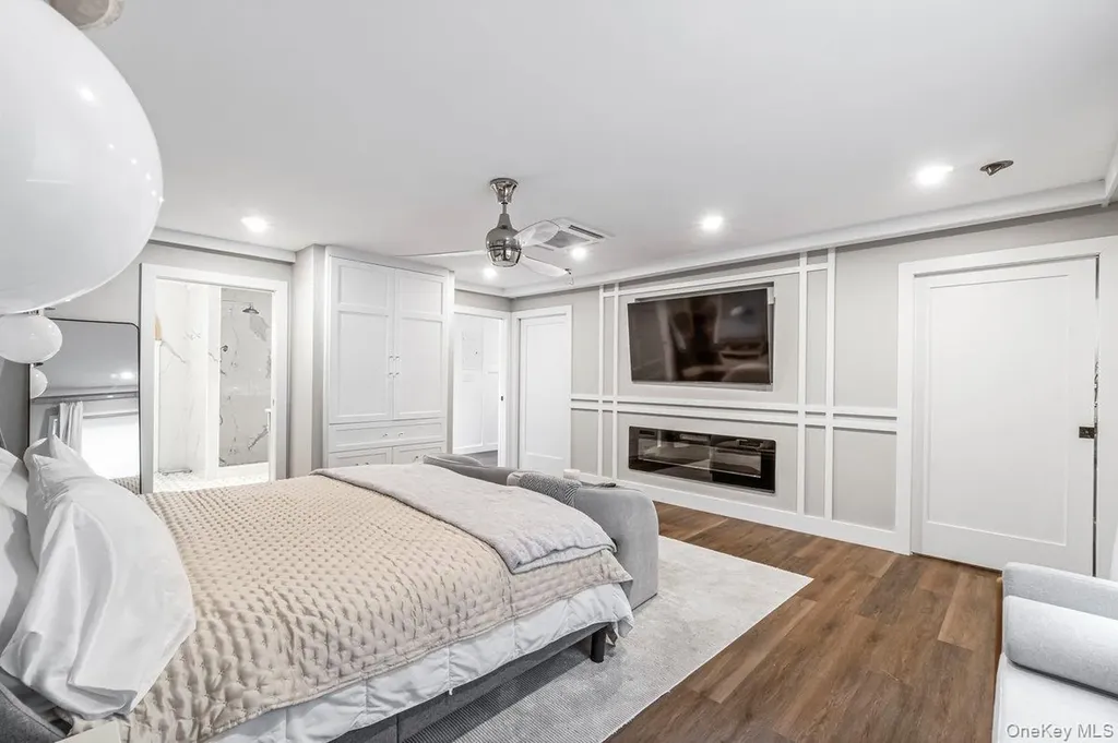 32 Rustic Gate Lane Dix Hills NY 11746