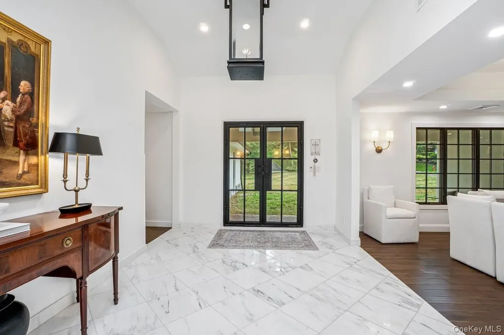 32 Rustic Gate Lane Dix Hills NY 11746