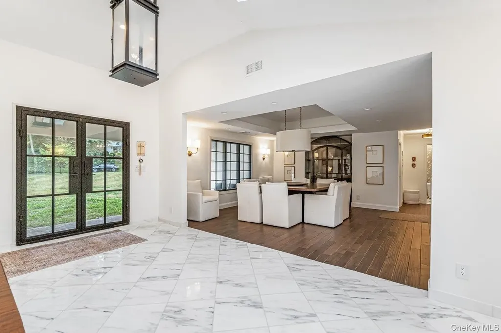 32 Rustic Gate Lane Dix Hills NY 11746