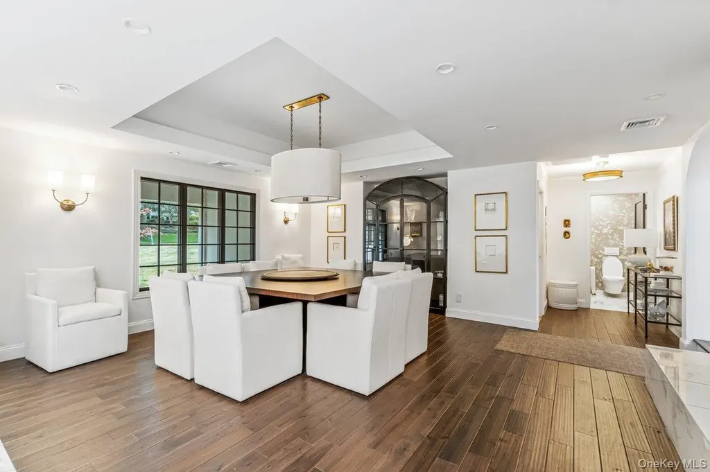 32 Rustic Gate Lane Dix Hills NY 11746