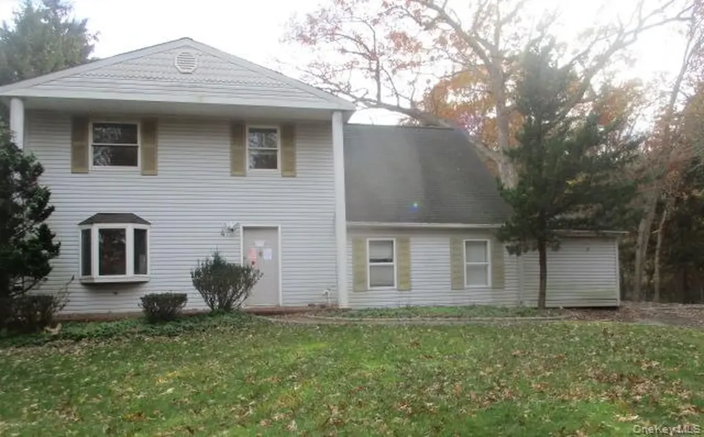 4 Evans Street Coram NY 11727