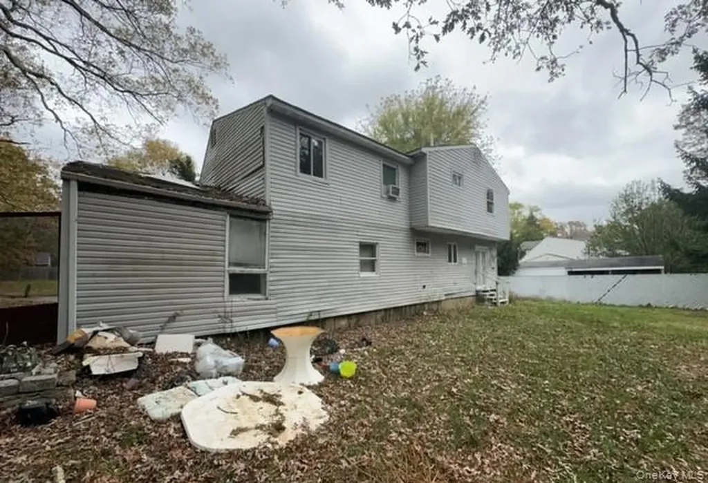 4 Evans Street Coram NY 11727
