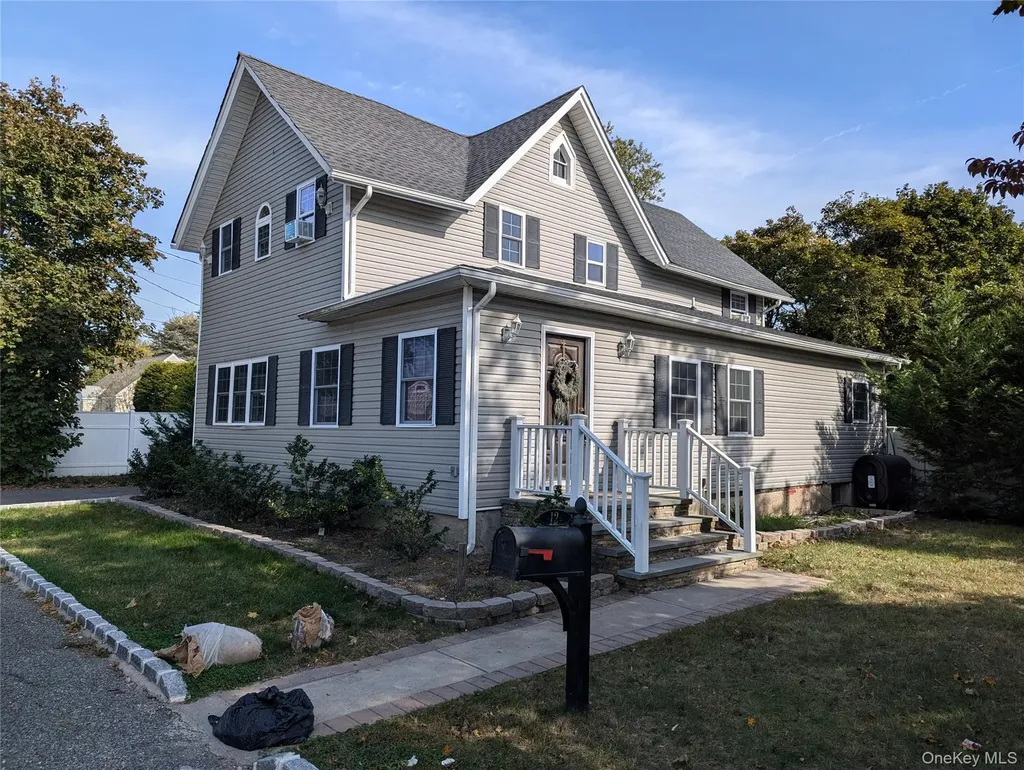 12 Maple Court Bay Shore NY 11706