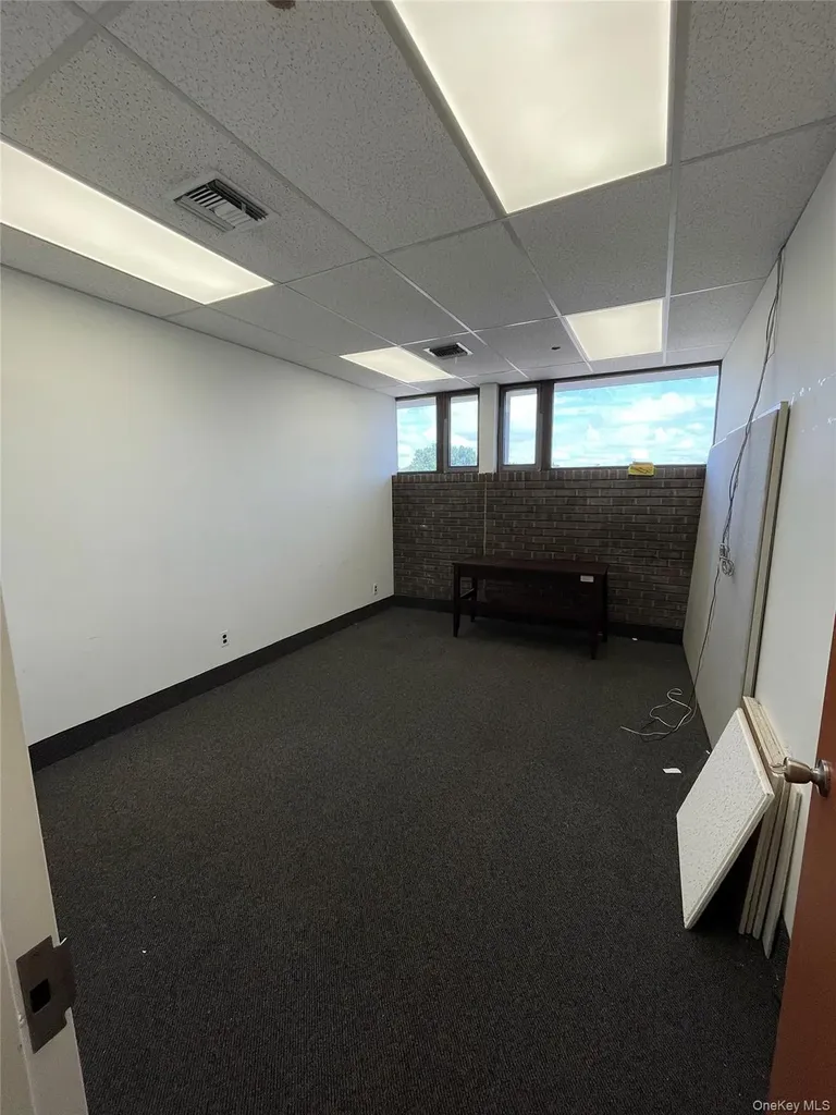 107 N Boulevard Great Neck NY 11021