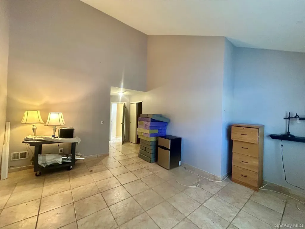 77 Mystic Circle Bay Shore NY 11706