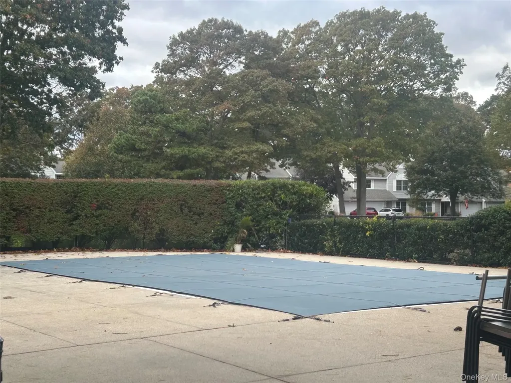 77 Mystic Circle Bay Shore NY 11706