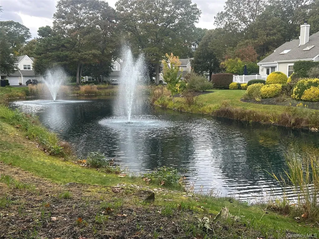 77 Mystic Circle Bay Shore NY 11706