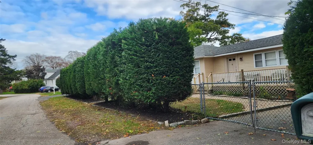 8 Astoria Road Mastic Beach NY 11951
