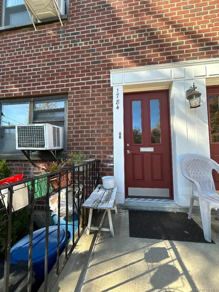 17-84 166 Whitestone NY 11357