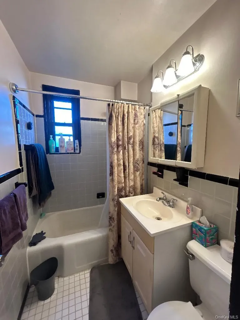 17-84 166 Whitestone NY 11357