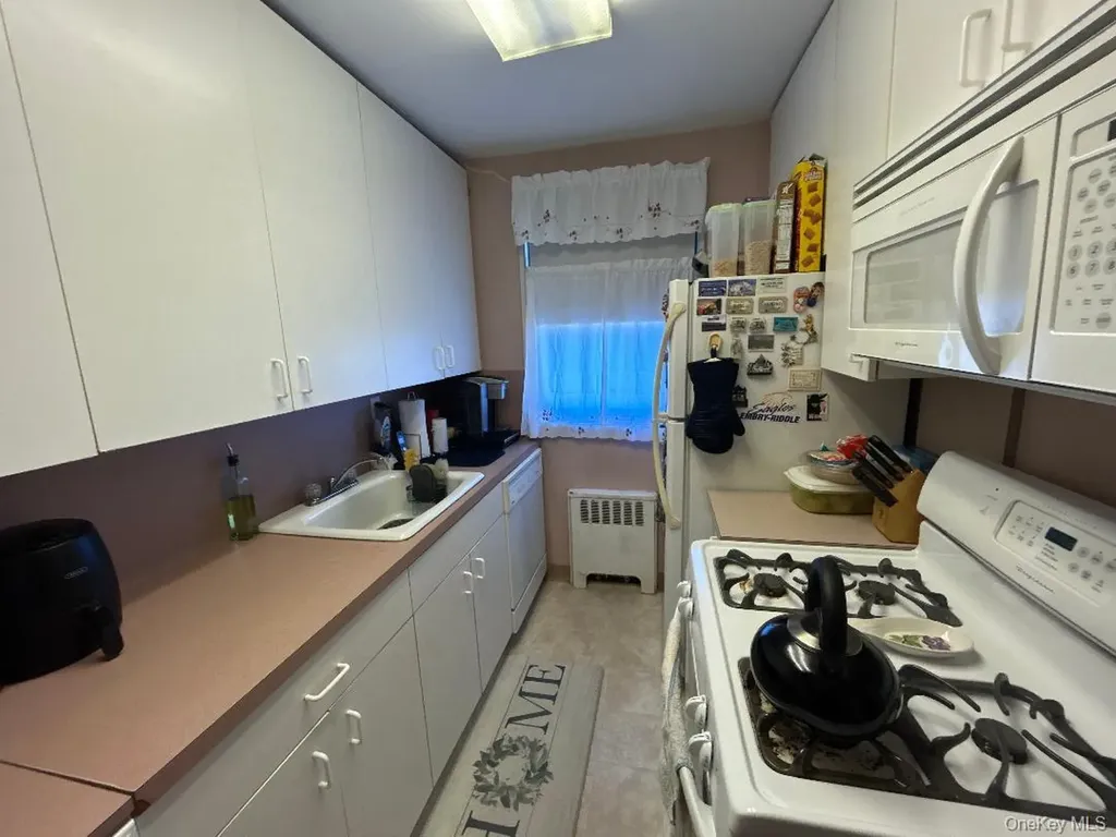 17-84 166 Whitestone NY 11357