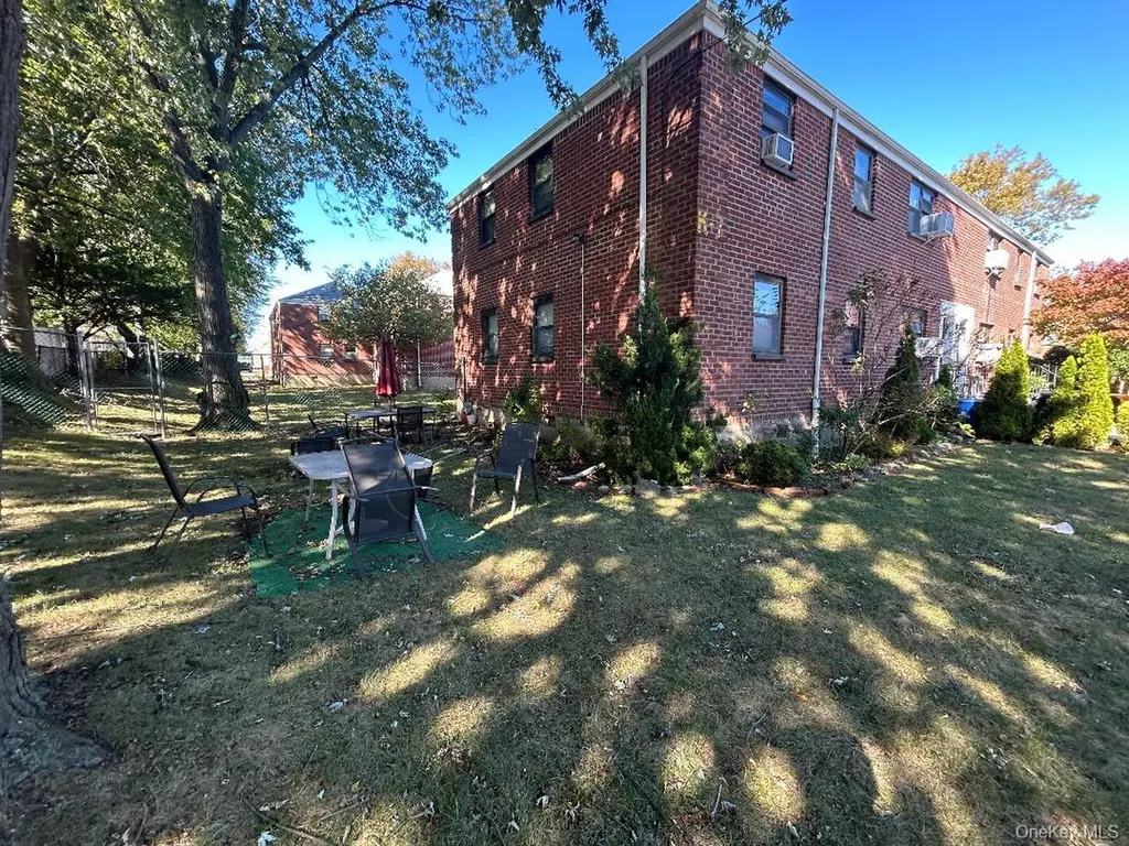 17-84 166 Whitestone NY 11357