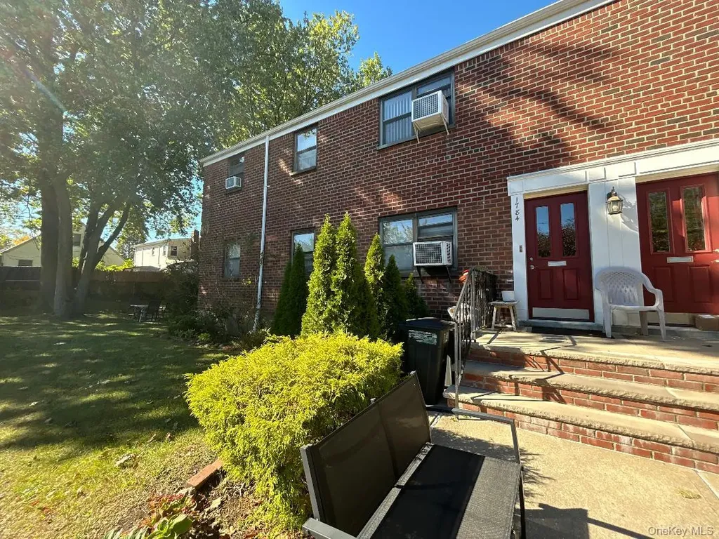 17-84 166 Whitestone NY 11357