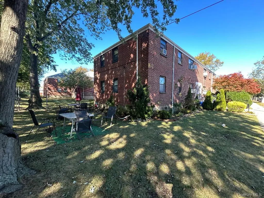 17-84 166 Whitestone NY 11357