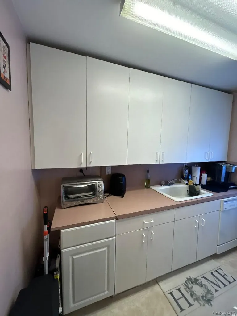 17-84 166 Whitestone NY 11357
