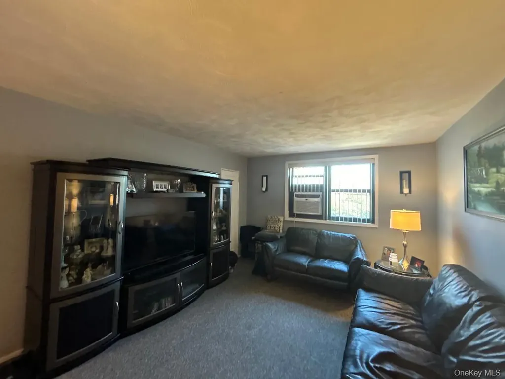 17-84 166 Whitestone NY 11357