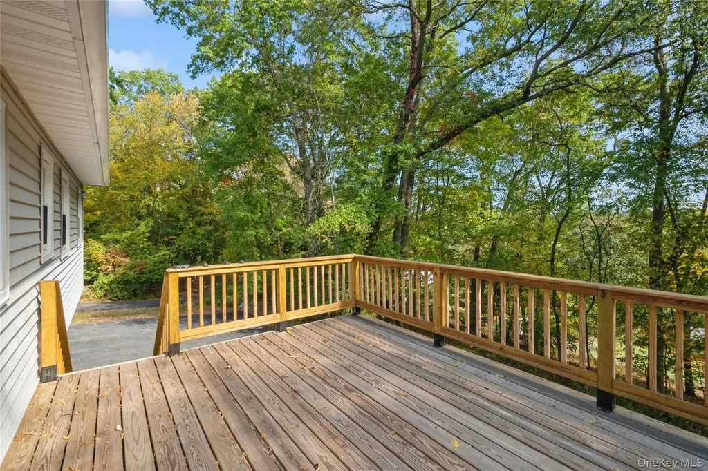 42 Mesa Place Nanuet NY 10954