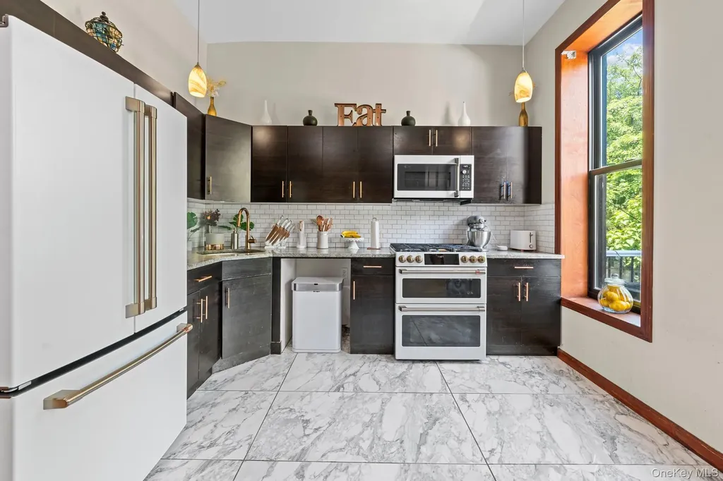 609 Lexington Avenue Brooklyn NY 11221