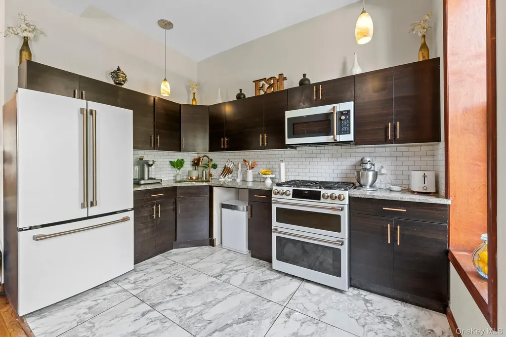 609 Lexington Avenue Brooklyn NY 11221