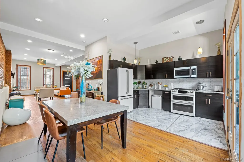 609 Lexington Avenue Brooklyn NY 11221