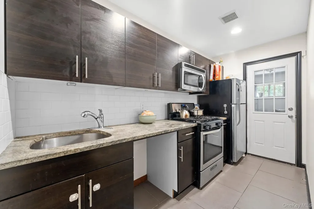 609 Lexington Avenue Brooklyn NY 11221