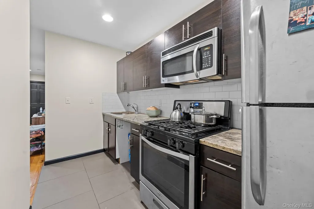 609 Lexington Avenue Brooklyn NY 11221