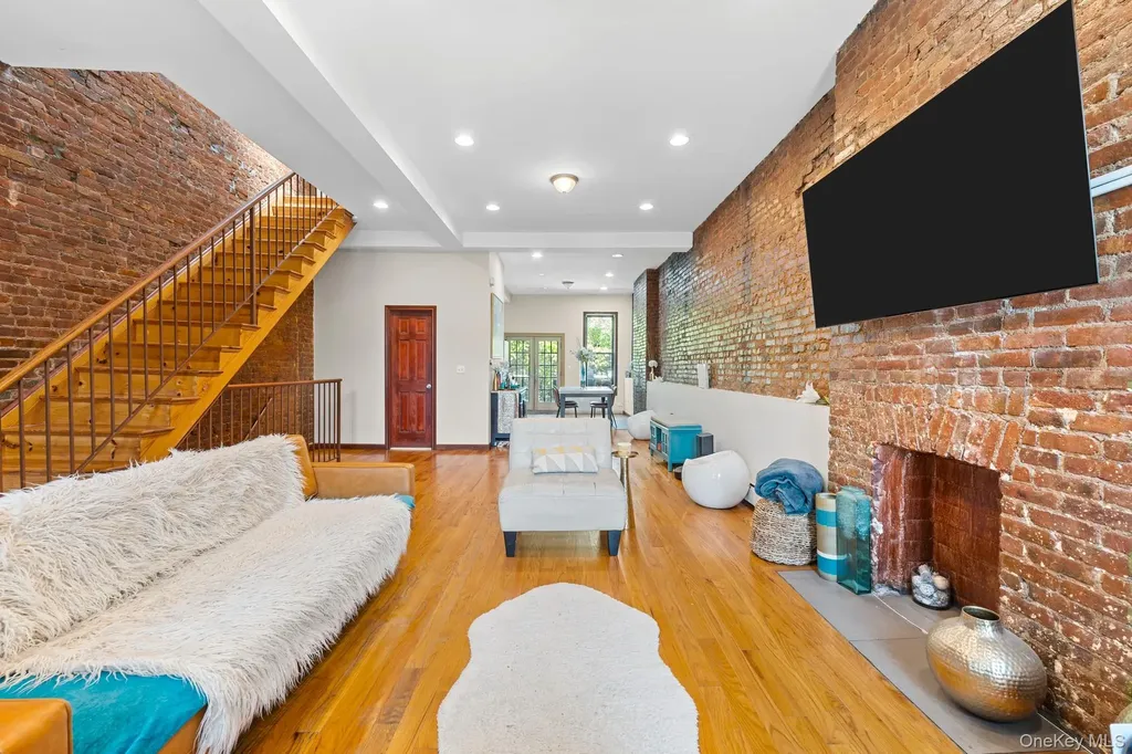 609 Lexington Avenue Brooklyn NY 11221