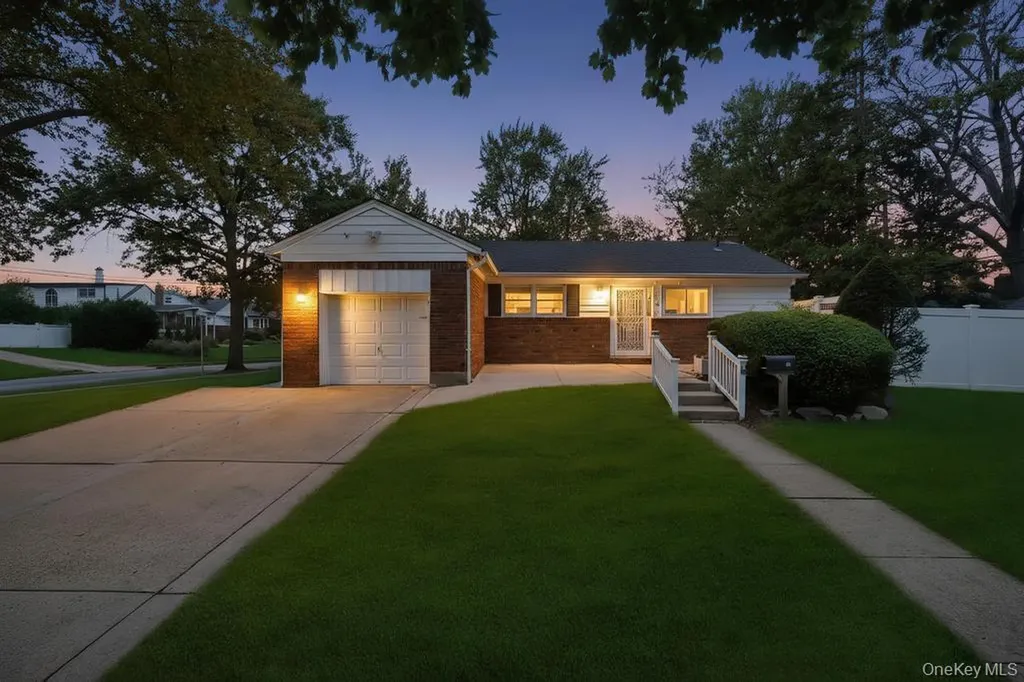 51 Stevenson Road Hewlett NY 11557