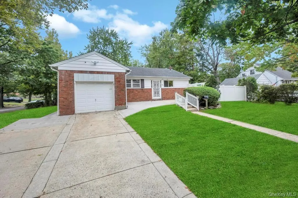 51 Stevenson Road Hewlett NY 11557