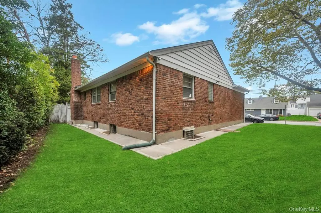 51 Stevenson Road Hewlett NY 11557