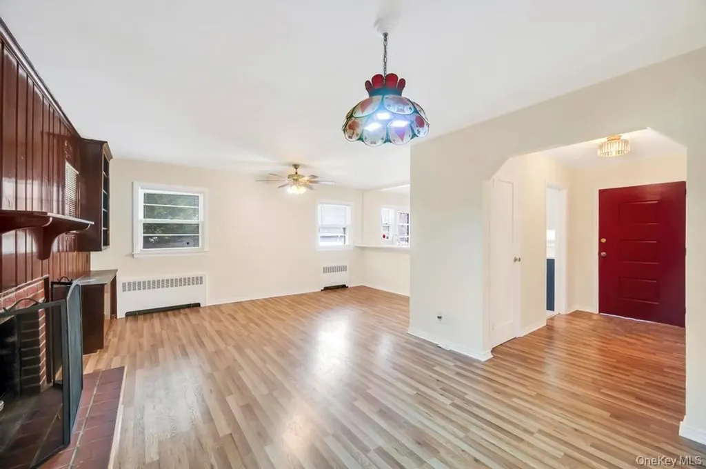 51 Stevenson Road Hewlett NY 11557