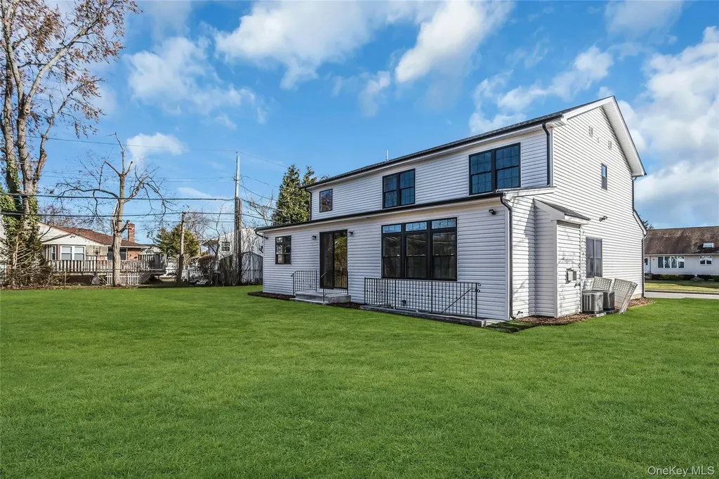 47 Shelter Hill Road Plainview NY 11803