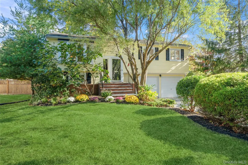 17 Lanier Lane Bay Shore NY 11706