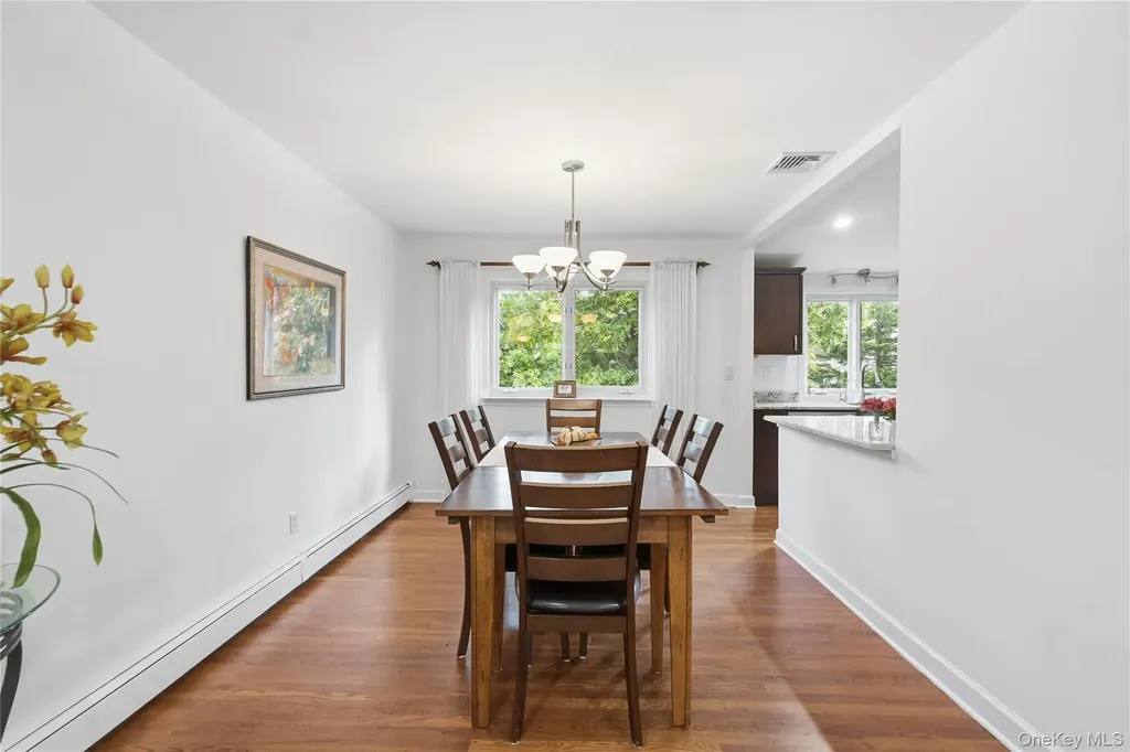 17 Lanier Lane Bay Shore NY 11706