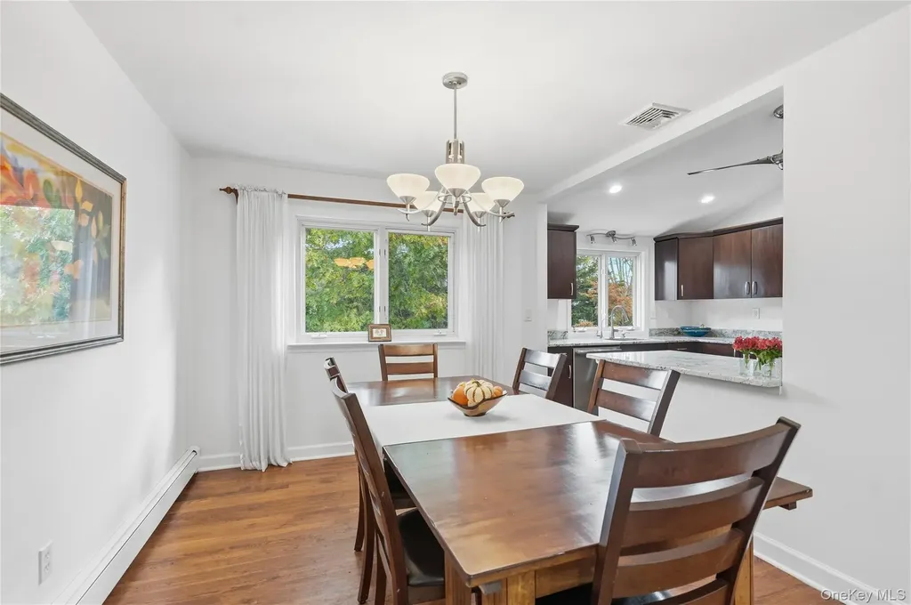 17 Lanier Lane Bay Shore NY 11706