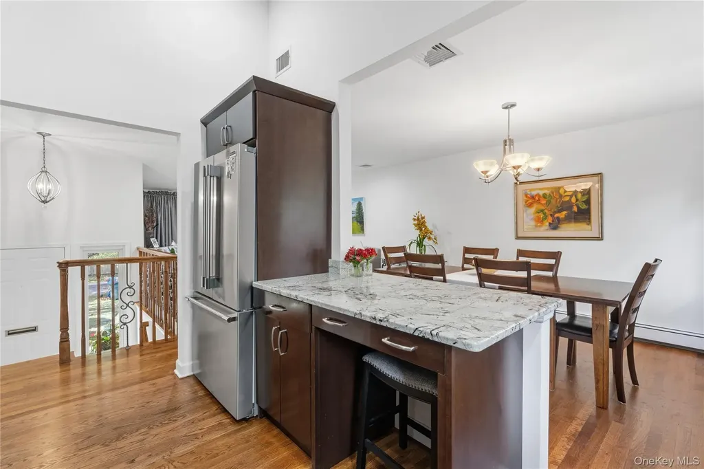 17 Lanier Lane Bay Shore NY 11706