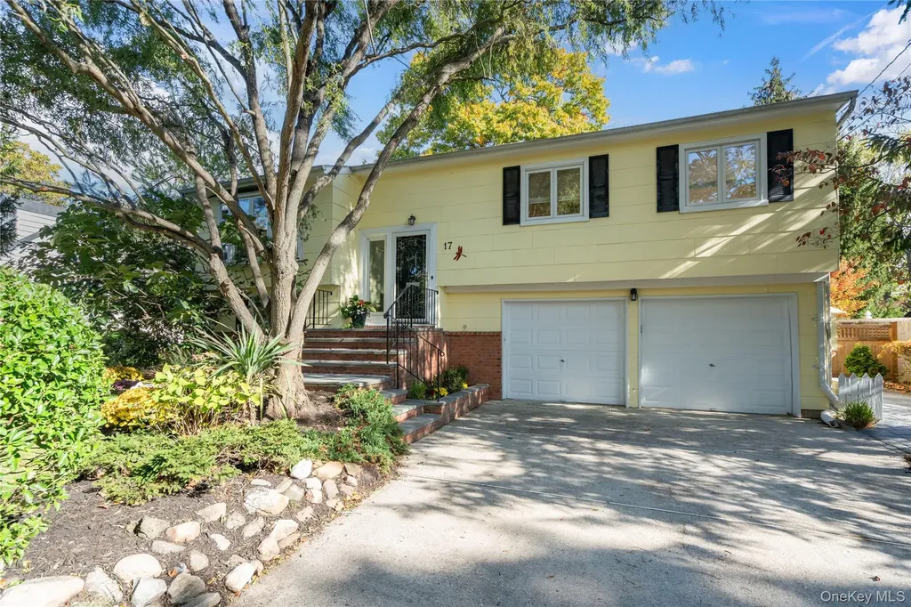 17 Lanier Lane Bay Shore NY 11706