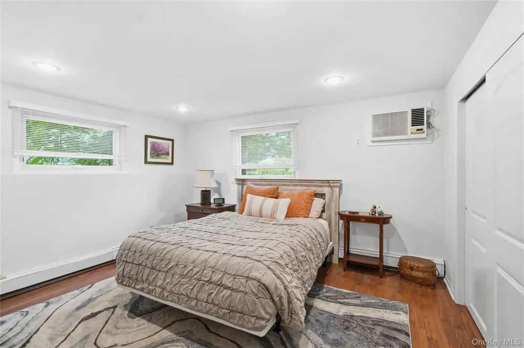 17 Lanier Lane Bay Shore NY 11706